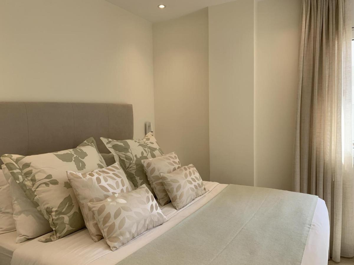 Sitges Spaces Oasis Suites- 4 Bedroom, 4 Ensuite Bathrooms, Terrace, Pool, Sitges Centre Kültér fotó
