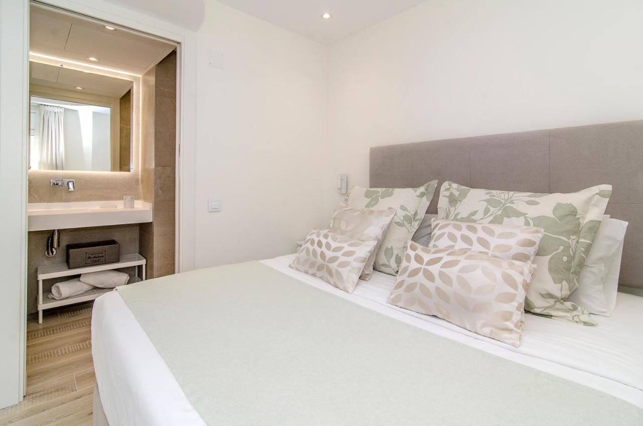 Sitges Spaces Oasis Suites- 4 Bedroom, 4 Ensuite Bathrooms, Terrace, Pool, Sitges Centre Kültér fotó