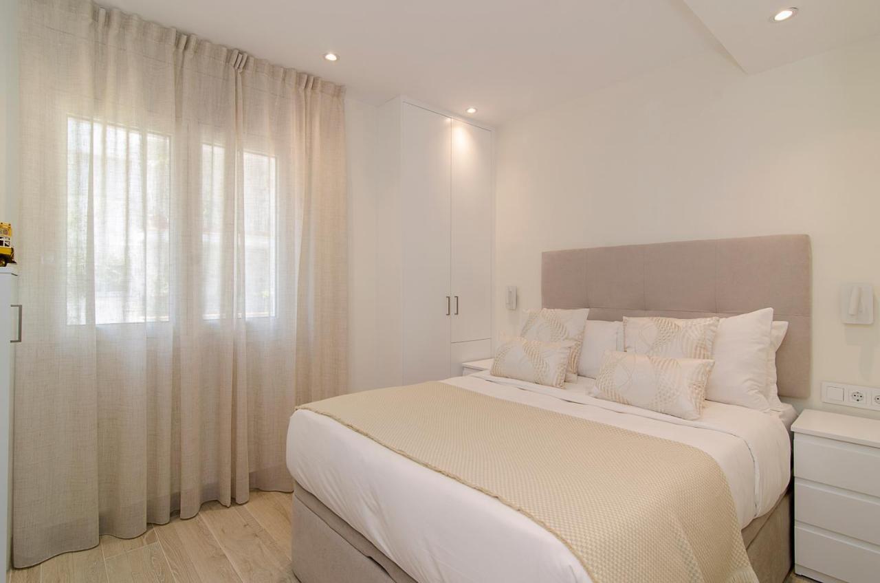 Sitges Spaces Oasis Suites- 4 Bedroom, 4 Ensuite Bathrooms, Terrace, Pool, Sitges Centre Kültér fotó