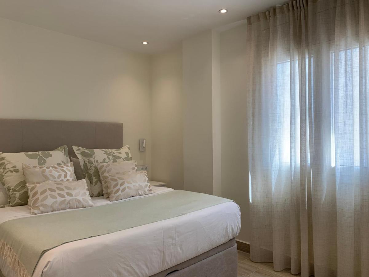 Sitges Spaces Oasis Suites- 4 Bedroom, 4 Ensuite Bathrooms, Terrace, Pool, Sitges Centre Kültér fotó