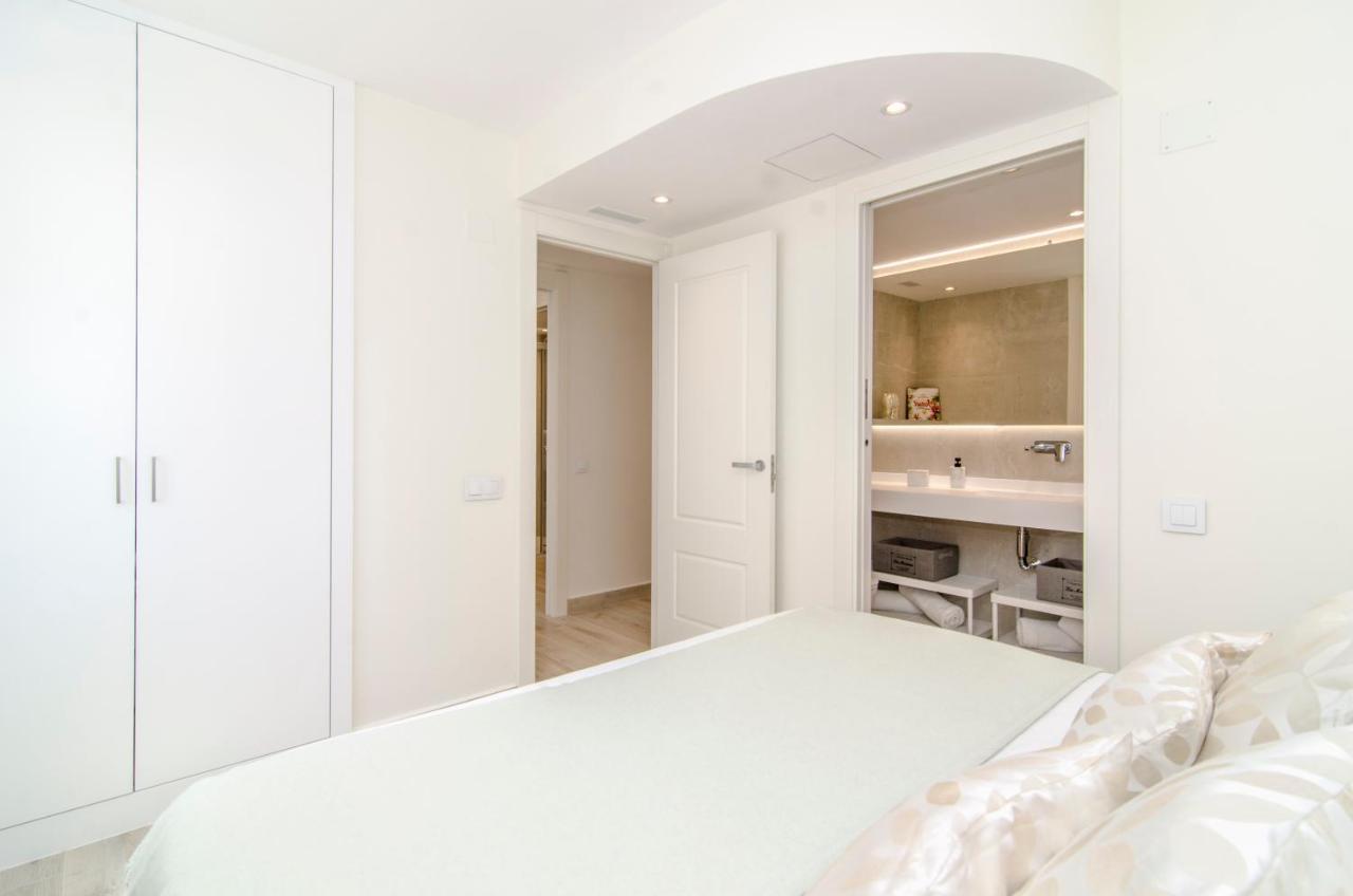 Sitges Spaces Oasis Suites- 4 Bedroom, 4 Ensuite Bathrooms, Terrace, Pool, Sitges Centre Kültér fotó